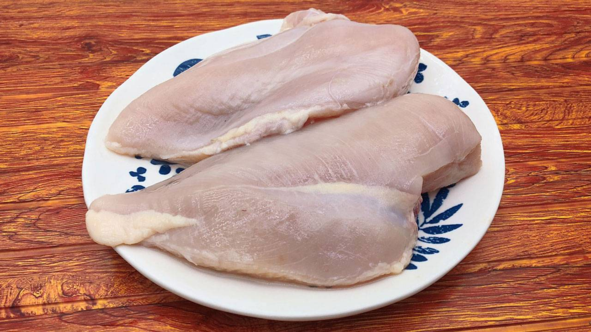 冬天要多吃鸡胸肉,教你新吃法,不炒不煎不油炸,一天三顿吃不腻